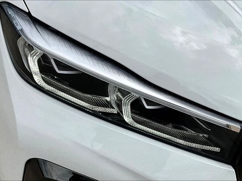 Used 2022 BMW 740i w/ M Sport Package image 37