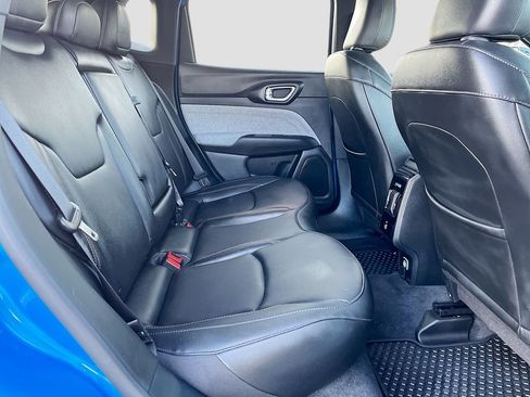 Used 2024 Jeep Compass Latitude image 24