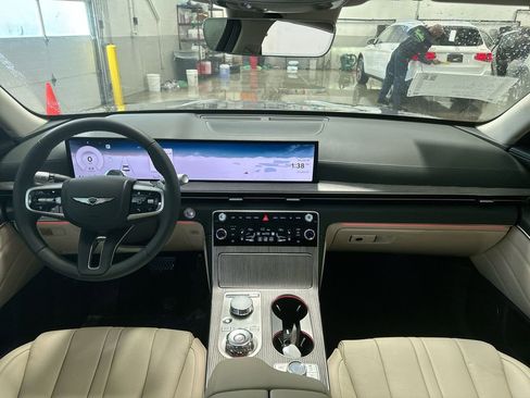 Used 2025 Genesis GV80 2.5T Advanced image 11