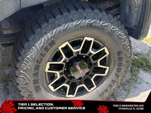 Used 2024 GMC Sierra 2500 AT4X AWD/4WD image 3