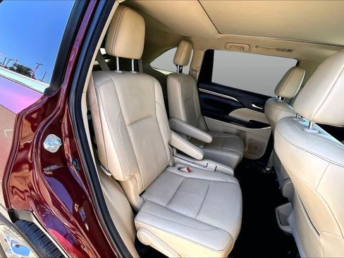 Used 2017 Toyota Highlander Limited Platinum AWD/4WD image 19