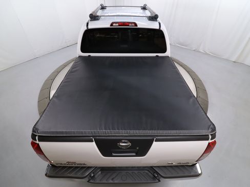 Used 2011 Nissan Frontier SL image 50