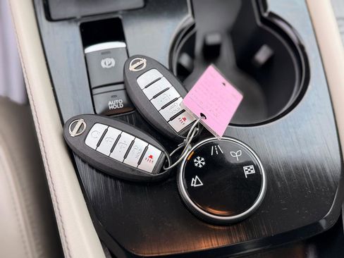 Used 2022 Nissan Rogue SL w/ SL Premium Package image 18