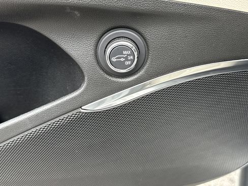Used 2024 Buick Enclave Essence w/ Technology Package FWD image 17