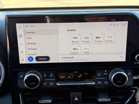 Certified 2023 Toyota Highlander XLE image 28