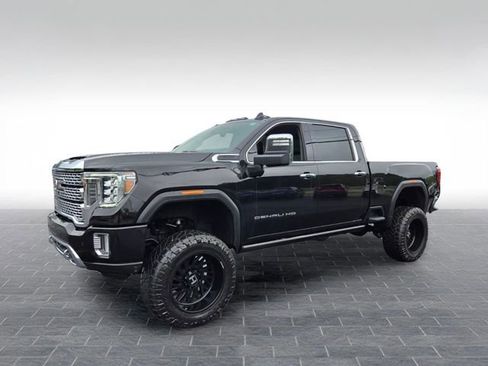 Used 2023 GMC Sierra 2500 Denali w/ Denali Black Diamond Edition AWD/4WD image 3