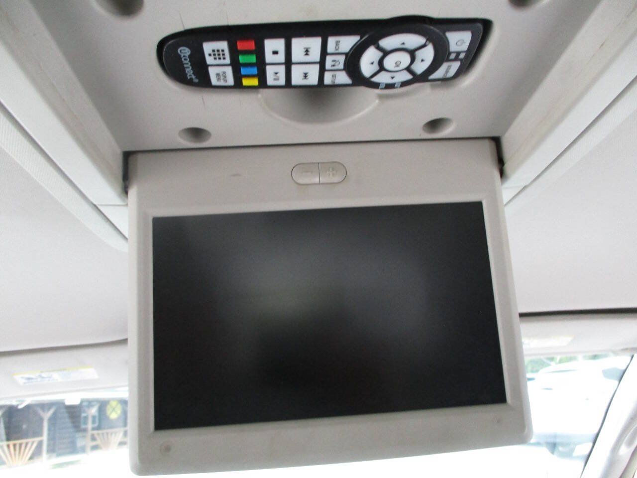 Used 2015 Chrysler Town & Country Touring-L w/ Driver Convenience Group FWD image 17