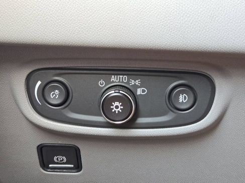 Used 2023 GMC Terrain SLT AWD/4WD image 17