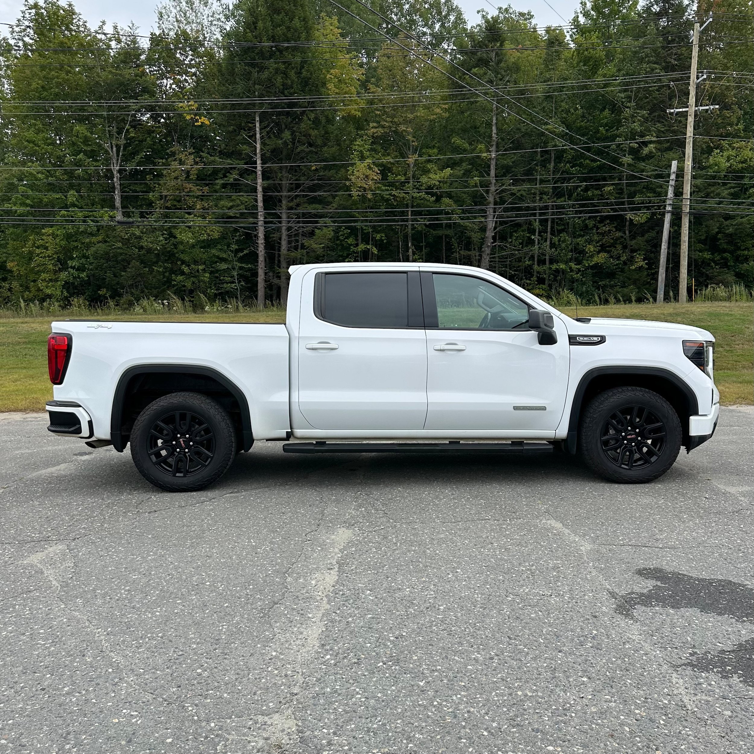 Used 2022 GMC Sierra 1500 Elevation AWD/4WD image 2