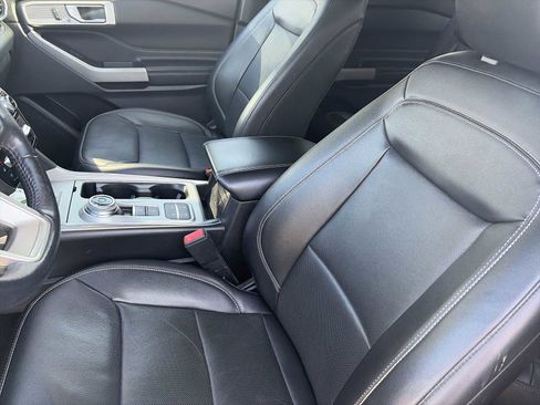 Used 2022 Ford Explorer Limited w/ Equipment Group 301A RWD image 13