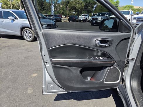 Used 2020 Jeep Compass Limited FWD image 13