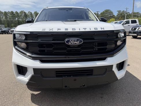 Used 2025 Ford Expedition Active AWD/4WD image 25