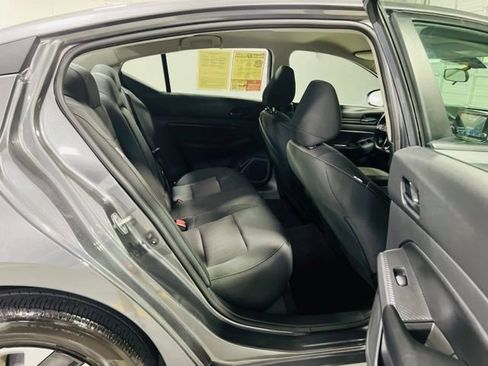 Used 2025 Nissan Altima 2.5 S FWD image 31