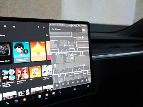 Used 2021 Tesla Model S Plaid image 53