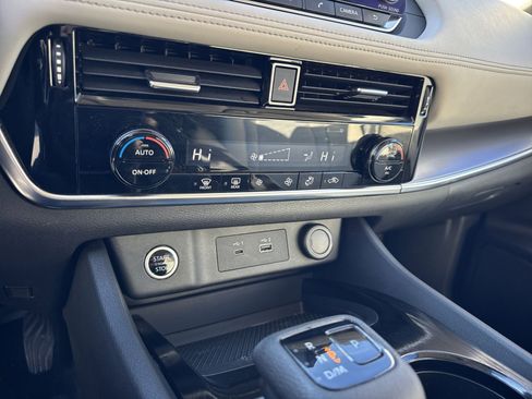 Used 2021 Nissan Rogue SV image 26