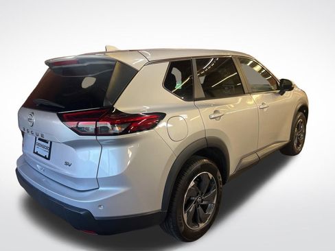 Used 2024 Nissan Rogue SV FWD image 3