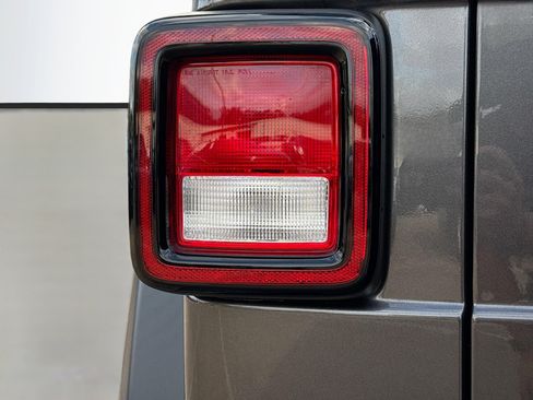 Used 2019 Jeep Wrangler Unlimited Sport S image 10