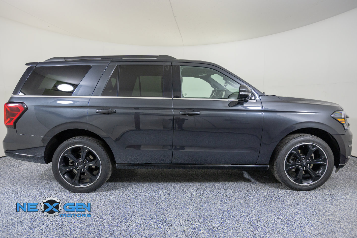 Used 2024 Ford Expedition Limited AWD/4WD image 9