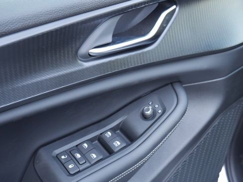 New 2025 Jeep Grand Cherokee Laredo image 13