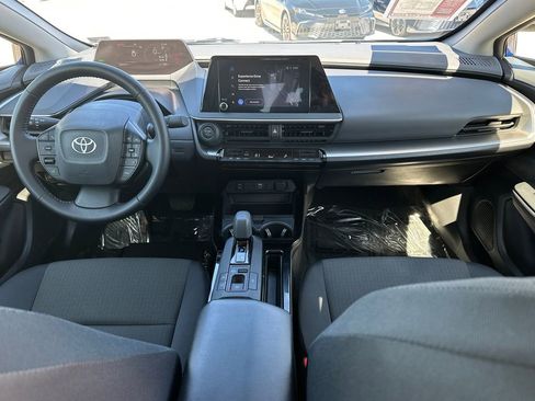 Used 2025 Toyota Prius LE image 8
