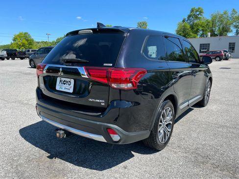 Used 2017 Mitsubishi Outlander SE AWD/4WD image 3