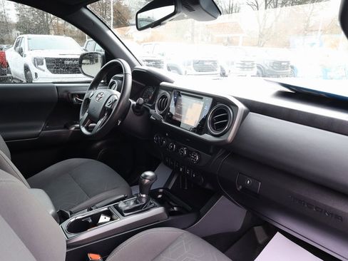 Used 2019 Toyota Tacoma TRD Sport w/ Technology Package image 37