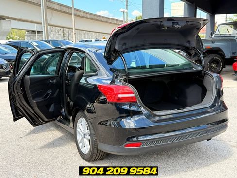 Used 2018 Ford Focus SE FWD image 25