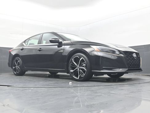 Certified 2023 Nissan Altima 2.5 SR FWD image 23