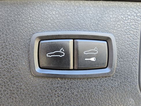 Used 2018 Porsche Macan Turbo image 32