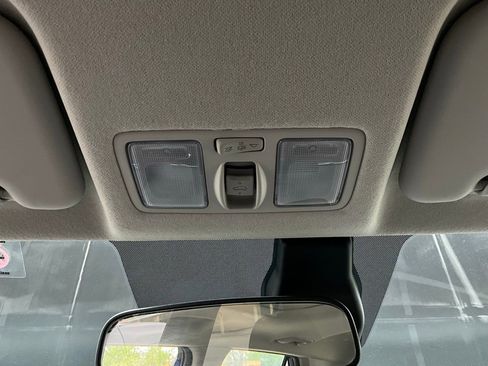 Used 2025 Hyundai Venue SEL image 16