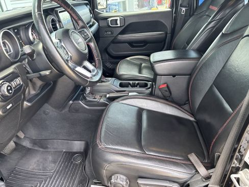 Used 2020 Jeep Gladiator Rubicon w/ Advanced Safety Group AWD/4WD image 14