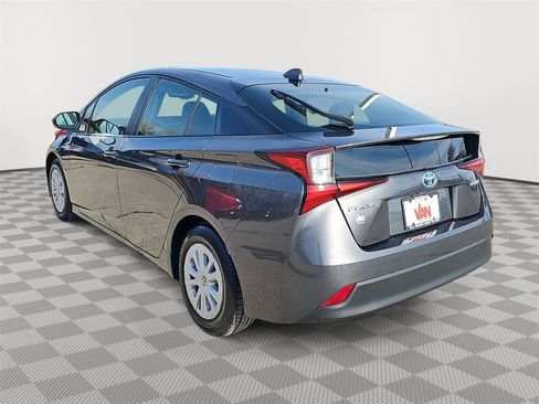 Used 2021 Toyota Prius LE image 7