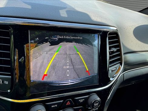 Used 2020 Jeep Grand Cherokee Limited AWD/4WD image 9