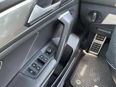Used 2023 Volkswagen Tiguan SE R-Line FWD image 16