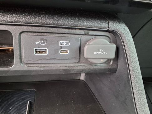 Used 2024 Honda Pilot Touring image 16