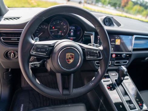 Certified 2026 Porsche Macan AWD/4WD image 13