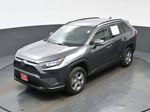 Used 2022 Toyota RAV4 LE AWD/4WD image 34