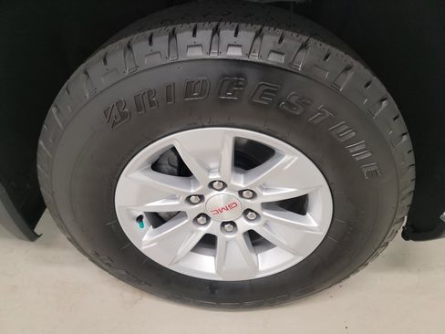 Used 2024 GMC Sierra 1500 SLE image 4