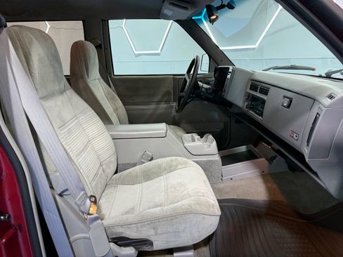 Used 1994 Chevrolet S10 Pickup 4WD 4-Door image 18