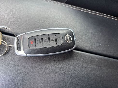 Used 2025 Nissan Rogue SV FWD image 27