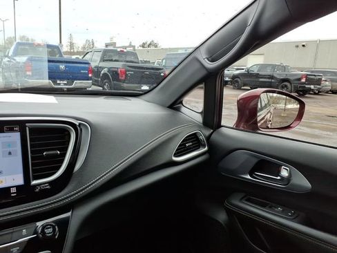 Used 2022 Chrysler Pacifica Touring-L w/ S Appearance Package image 20