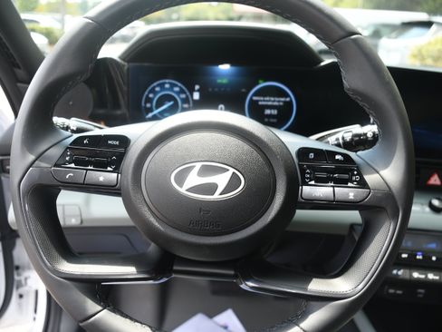 Used 2025 Hyundai Elantra Limited FWD image 14