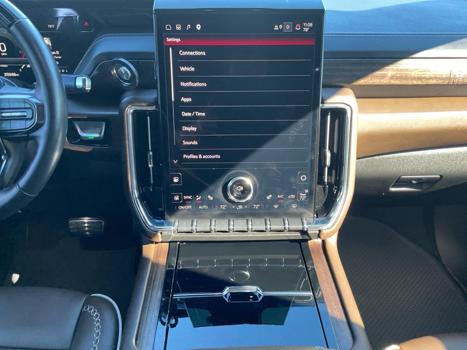 Certified 2025 GMC Yukon Denali Ultimate AWD/4WD image 11