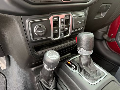 Used 2022 Jeep Gladiator Sport AWD/4WD image 27
