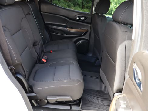 Used 2023 GMC Acadia SLE FWD image 41