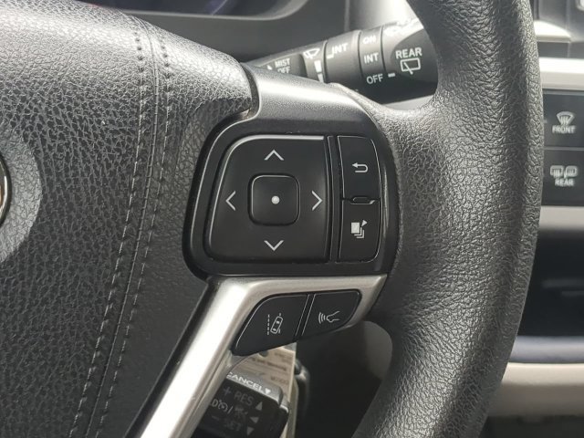 Used 2019 Toyota Highlander LE FWD image 29