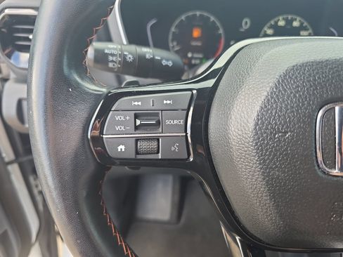 Used 2025 Honda Pilot Sport image 14