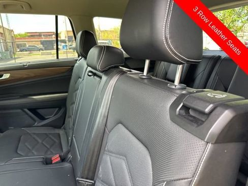 Used 2025 Volkswagen Atlas SE AWD/4WD image 16