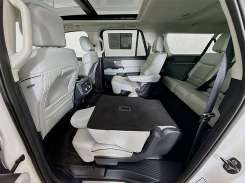 Used 2025 Ford Expedition Max Platinum w/ Platinum Ultimate Package AWD/4WD image 23