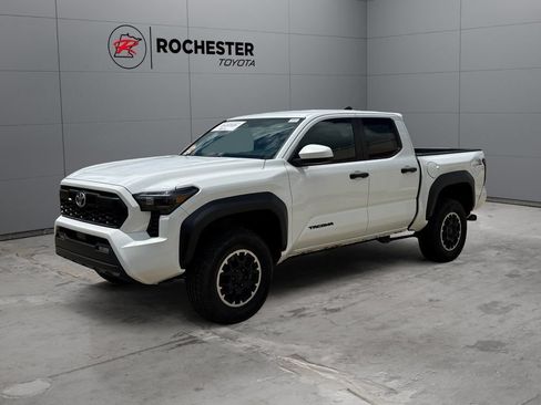 Certified 2024 Toyota Tacoma TRD Off-Road AWD/4WD image 7